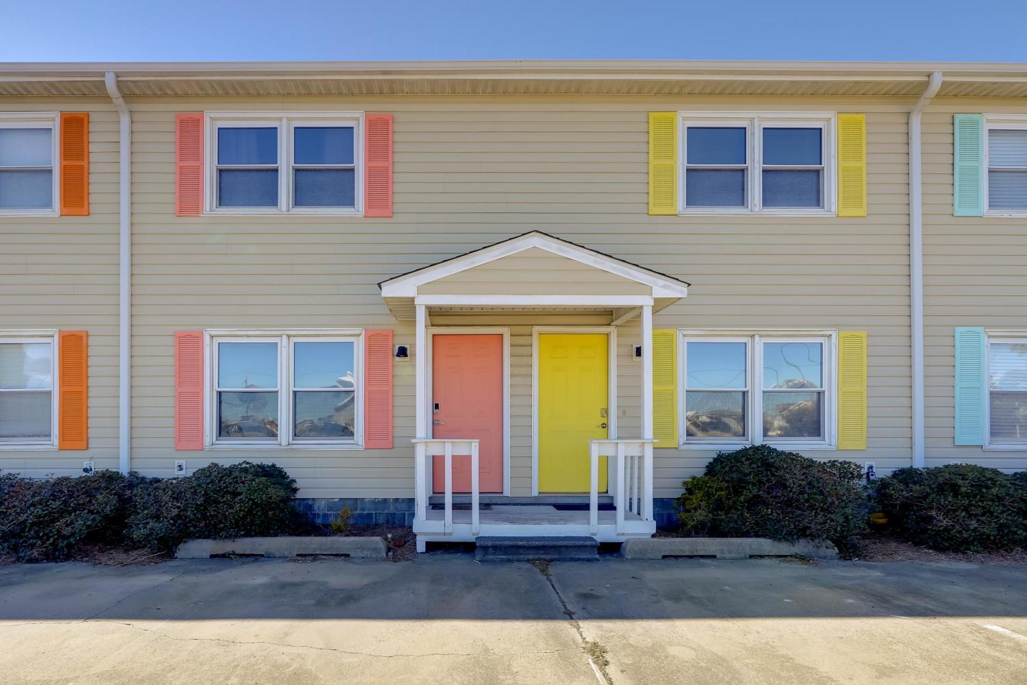 Walk To Atlantic Beach Townhome With Patio! Exterior photo